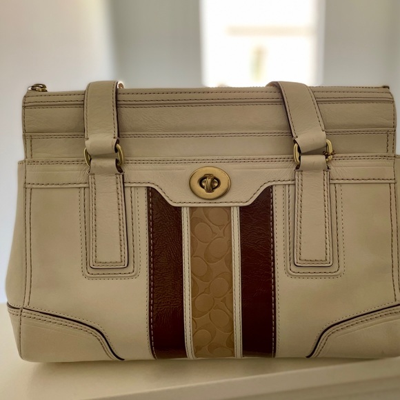 COACH HAMPTON IVORY/ OFF WHITE LEATHER HANDBAG WITH GOLD ACCENT HARDWARE - Picture 2 of 14